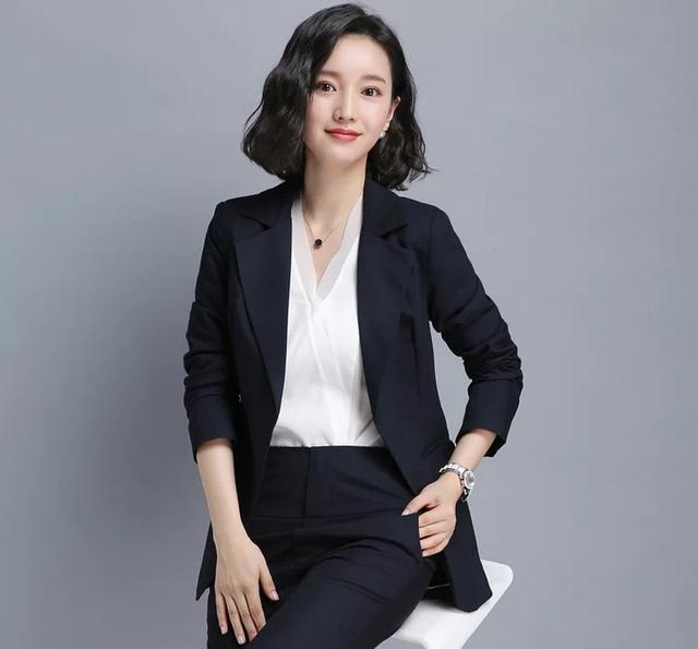 只看衣服别看人！实例讲解女人面试时穿什么衣服最合适(图1)