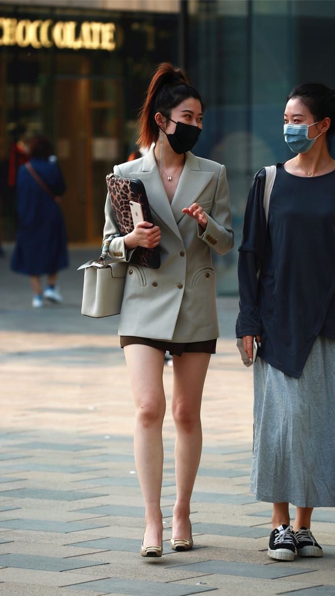 职业套装简单大方不失女性风范使职业女性彰显其个性更加优雅(图4)