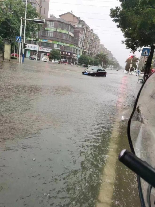 暴雨天还在朋友圈“看海”？赶紧看看你家吧！晚了就来不及了……(图2)