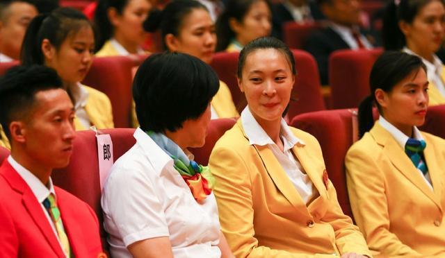 AG真人平台盘点女排正装照：张常宁美朱婷仙一看袁心玥最飒还是小苹果(图4)