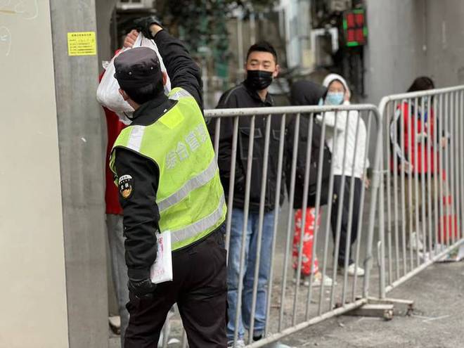 AG真人官网滚动｜杭州四季青服装市场按下暂停键打算来进货的请注意了别跑空(图4)