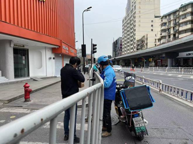 AG真人官网滚动｜杭州四季青服装市场按下暂停键打算来进货的请注意了别跑空(图5)